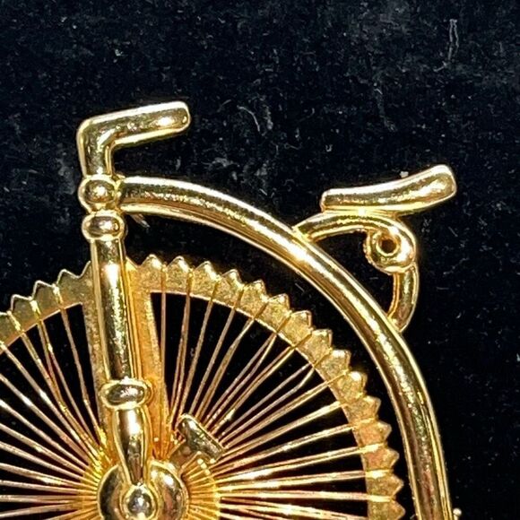 Vintage MONET Bicycle Brooch Gold Tone Old Fashioned Bike Tricycle Collectable - Picture 4 of 7
